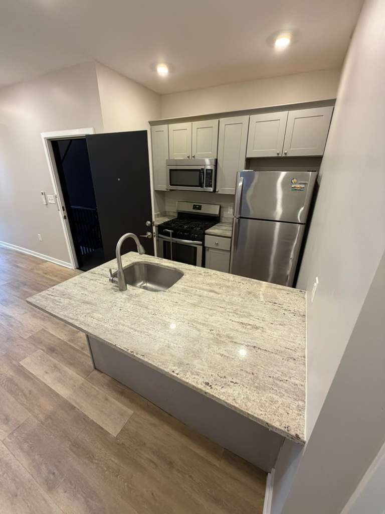304 Ege Avenue - 2R